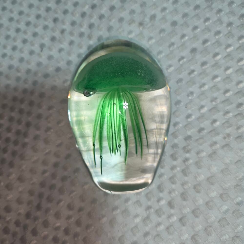 DYNASTY ART GALLERY GREEN GLASS JELLYFISH PAPER WEIGHT GLOWS